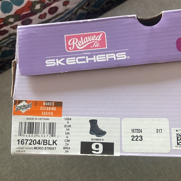 Sketchers memory foam black winter boots. Size 9 Soft & fuzzy.  Great condition - Picture 5 of 5